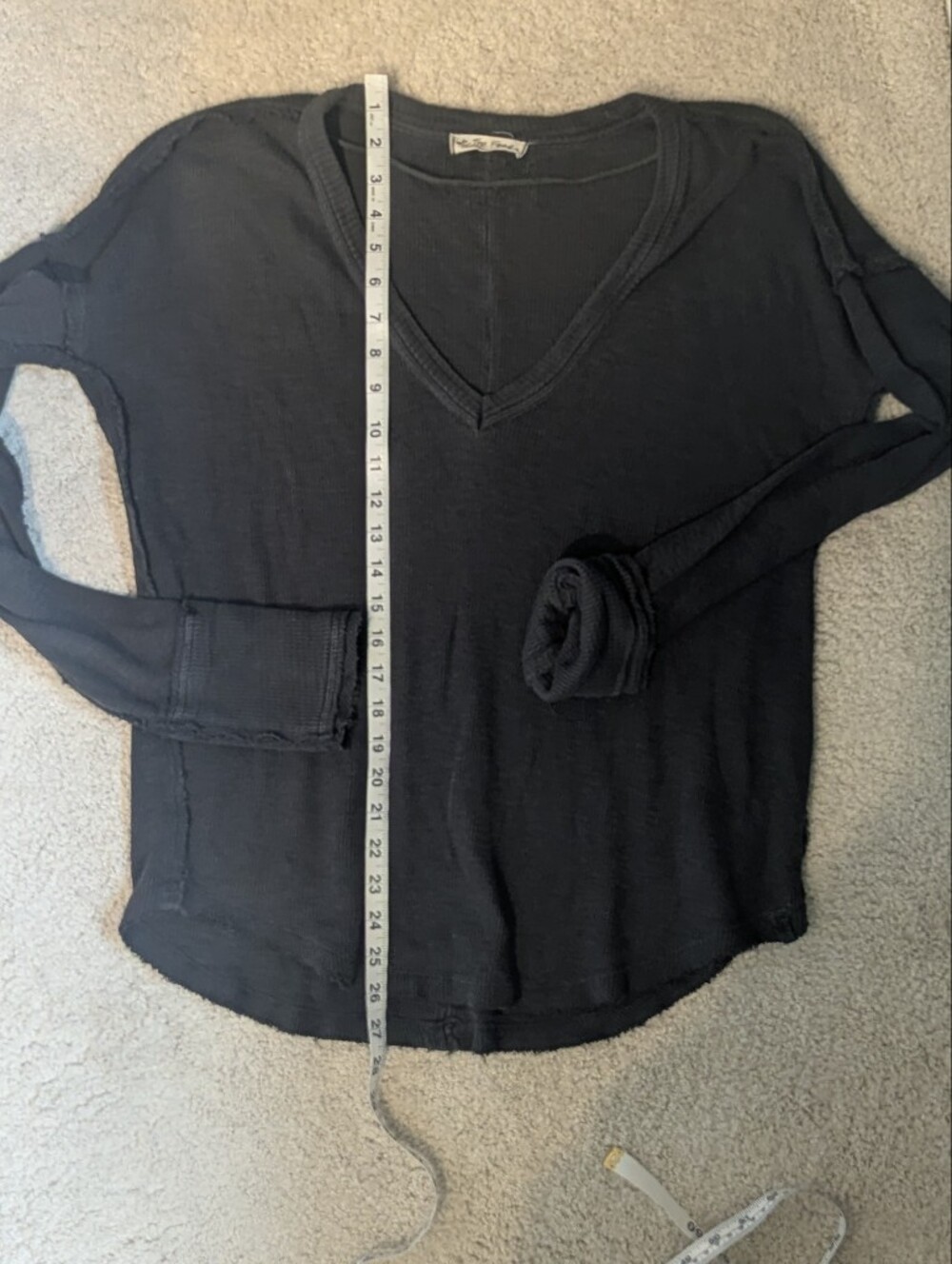 Free People We The Free Gray Distressed V‑Neck Thermal Off Shoulder Sweatshirt L - Picture 6 of 7